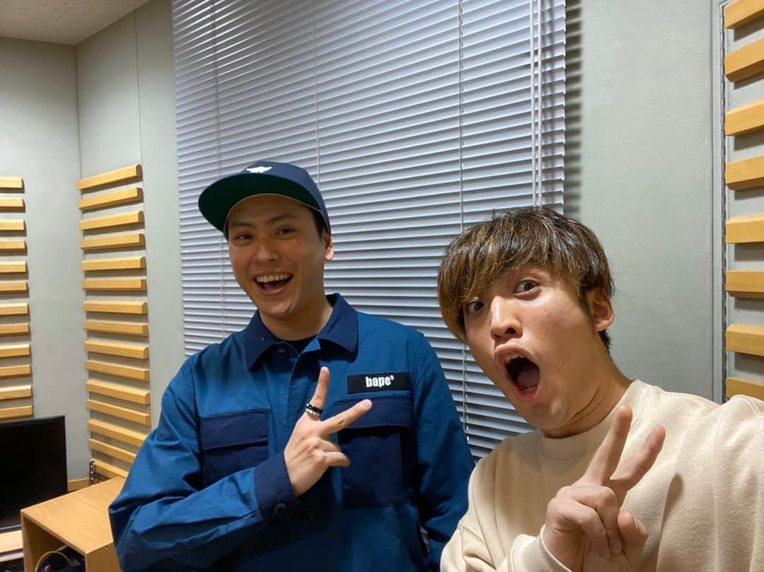 長島涼平のインスタグラム：「fishermanという珍曲を生み出してしまったおかげで山下健二郎さんに呼んでいただき、山フェスに出れました。  釣りよかの皆さんに会えたのも、テーマソング歌ってる江頭さんに会えたのも本当感激。  釣り好きで本当に良かったわ。  #山フェス #山下健二郎さん #3jb #釣りよかでしょう #江頭勇哉さん #フレンズ #fisherman #またの名を #アングラー」