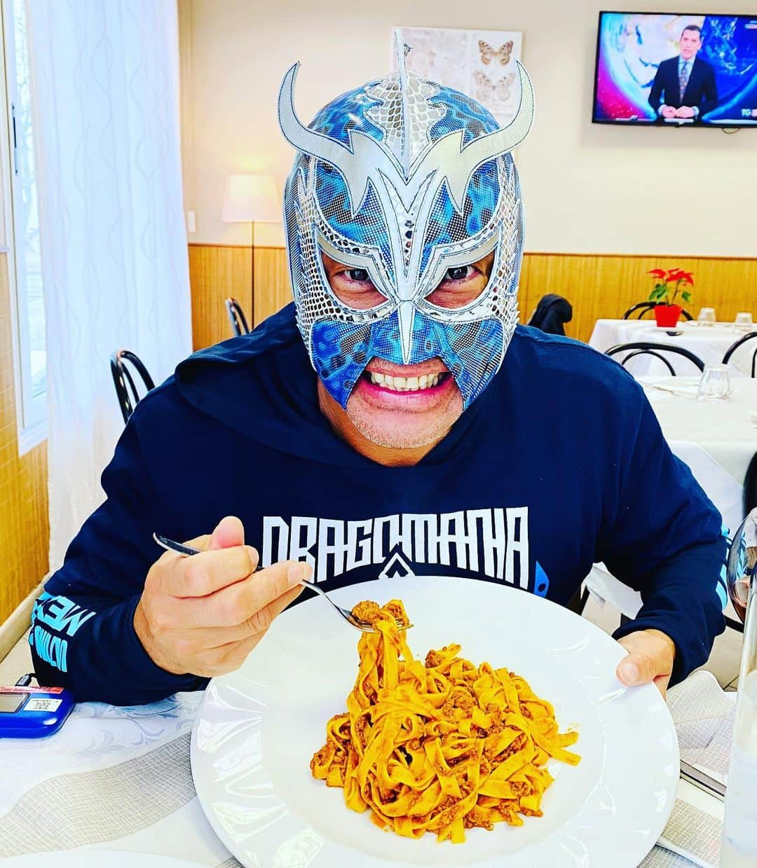 ウルティモ・ドラゴンさんのインスタグラム写真 - (ウルティモ・ドラゴンInstagram)「Tagliatelle al Ragù in Imola  Mangiato benissimo !!!! @dragongate_pro #ultimodragon #ultimodragonmexico #imola #pasta #ボロネーゼパスタ」1月18日 21時49分 - ultimodragon_oficial