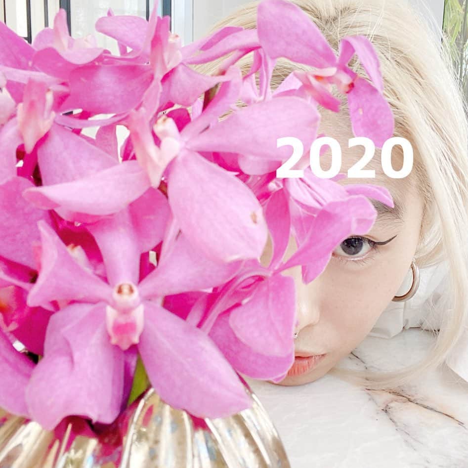 Sachiさんのインスタグラム写真 - (SachiInstagram)「改めましてことよろでございます2020!!! . #sachiのitemたち #2020#japanesegirl #2020もがんばるんだょ  #sachiのflowermarket」1月18日 21時58分 - sattyyyyy