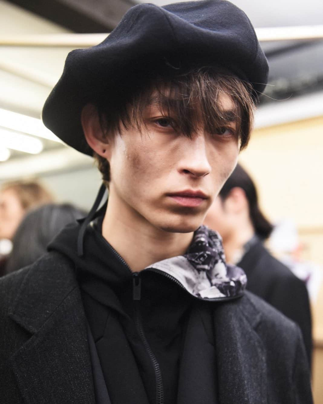 山本耀司さんのインスタグラム写真 - (山本耀司Instagram)「Yohji Yamamoto pour Homme AW20 show  Backstage by @elise_toide  #YohjiYamamoto #AW20 #PFW #PMFW」1月18日 22時08分 - yohjiyamamotoofficial