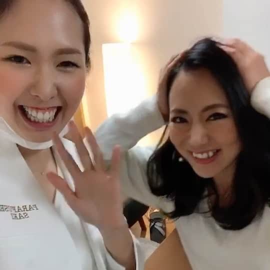 長嶺菜菜子のインスタグラム：「. . 頭ってさ﻿ 張るんだね🙉﻿ 自分では気づかなかったけどさ﻿ ﻿ ﻿ 頭たくさん使ってる証拠だね👈👈﻿ けど疲れてる証拠でもあるね﻿ ﻿ ﻿ @parafuse.saki.osaka  さきちゃんにしてもらった﻿ 小顔脳洗浄エステ💆‍♀️🧠﻿ ﻿ ﻿ 2枚目の頭の大きさ﻿ ビフォーアフター変わりすぎて驚きΣ ( Д )ﻌﻌﻌﻌ⊙︎ ⊙︎﻿ ﻿ ﻿ 3枚目4枚目﻿ 浮腫み取れて引き締まり小顔に﻿ 頬の厚み薄く﻿ フェイスラインすっきり﻿ 首すっきり長く﻿ ﻿ ﻿ さきちゃん独自でメディカルアロマを取り入れてて﻿ 体調に合わせて香りをチョイスしてくれるよ😍﻿ ﻿ そのアロマがほんっとに良い香りで、髪や身体以外に顔にも使えて舐めても害のないめちゃくちゃ良いやつを使ってて✨﻿ ﻿ そのこだわりがめっちゃ好き♡﻿ 色々アロマについても教えてくれた😍﻿ ﻿ ﻿ ✅通常90分15000円→私の紹介で初回13000円になるよー！﻿ 気になる人はDM下さいな🤫﻿ ﻿ ﻿ ﻿ ﻿ ─︎─︎─︎─︎─︎─︎─︎─︎─︎─︎﻿ @parafuse.saki.osaka  さきちゃんは普段は大阪の心斎橋で施術していて、東京は月1🗓﻿ ﻿ 既に固定のお客さんが東京にも沢山いるので、気になる人は早めに🙏﻿ ﻿ ﻿ ✴︎PARAFUSE.式小顔脳洗浄メソッドについて✴︎﻿ 脳疲労を取り除いて、脳に溜まった老廃物を流していくことで元の健康な状態に導く﻿ 小顔や美容面はもちろん、体調も整えることができる💆‍♀️﻿ ﻿ ﻿ ✴︎施術の頻度✴︎﻿ 頭や身体の老廃物を流して、しっかり頭の大きさを本来の大きさに定着させる為に1〜4回目までを7〜10日サイクルでの施術おススメしている﻿ その後、月1メンテナンスでキープというイメージ﻿ ﻿」