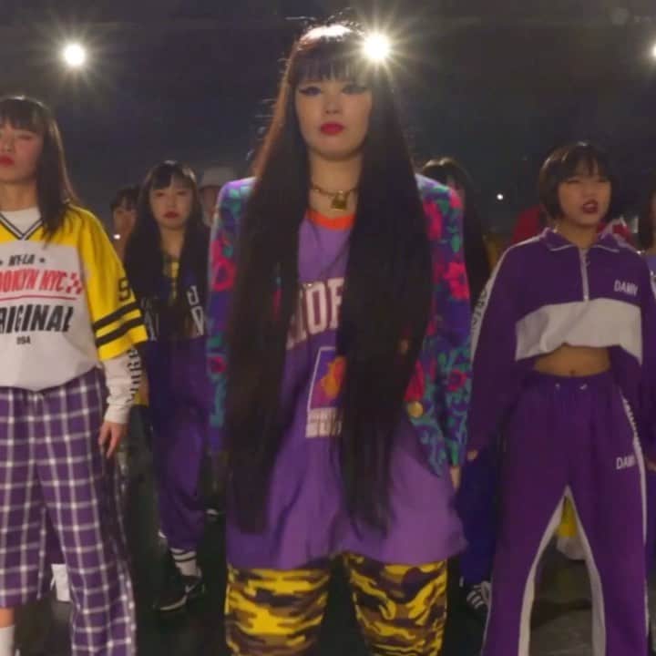 森山穂乃香のインスタグラム：「💜💜👑Morado🐆💜💜 Artist @jbalvin 👑✨ Dance Artist👸🏻🇯🇵 @honokamoriyama_official with my students🔥 #Morado #Moradochallenge #Jbalvin #HonokaMoriyama #Tokyo #Japan #Dance おばあちゃん👵🏻からもらったジャケット‼︎ ⬇️Please coment purple emoji⬇️💜💜💜💜💜」