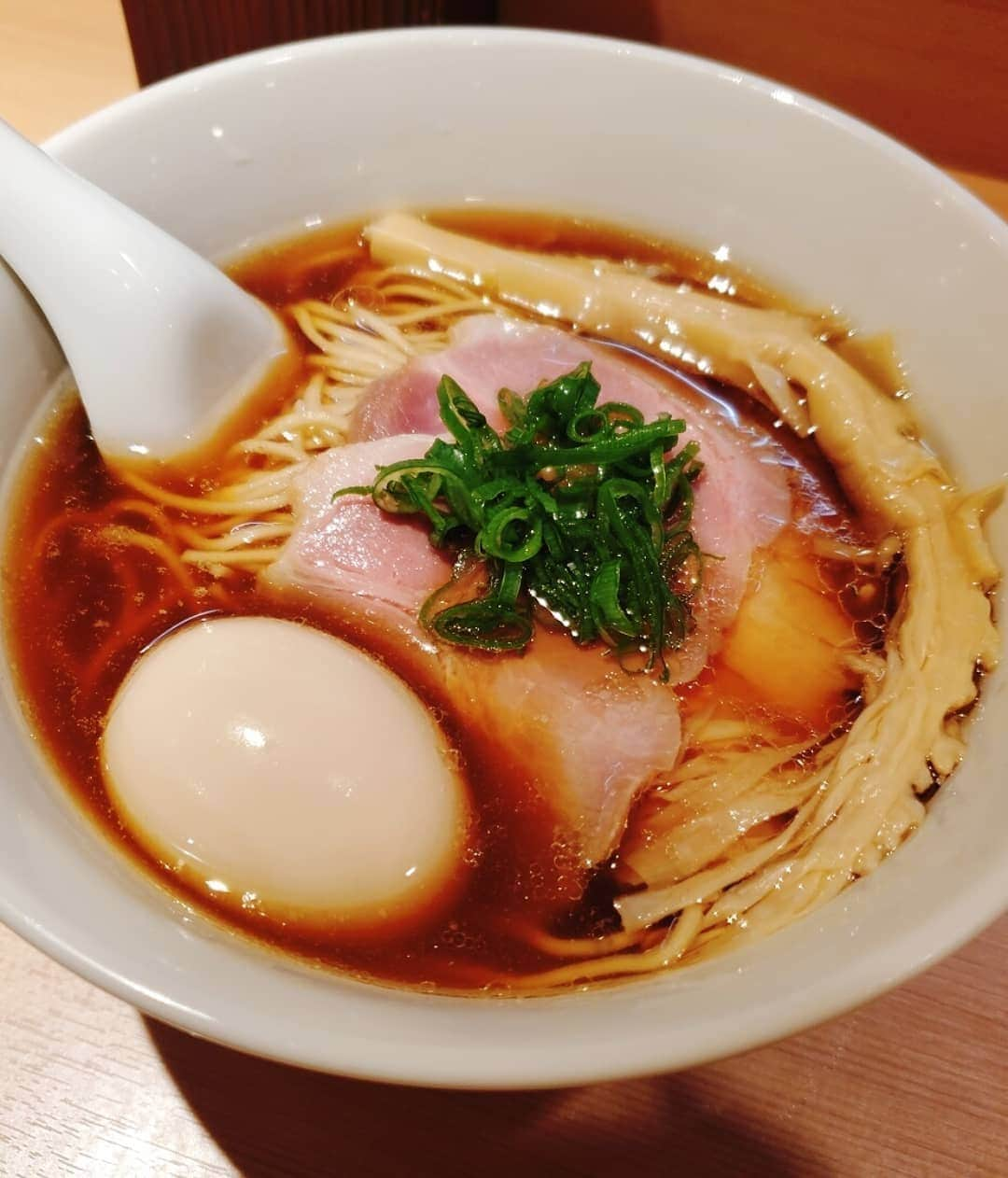 鈴木理香子さんのインスタグラム写真 - (鈴木理香子Instagram)「麺、すすってますか？  雪降る夜は　麺活日和。 . . . ぽぽんぽん🍜🍥 . . . . なんつってー(o´∀｀)o 昭和な突っ込み(゜o゜)＼(-_-) . . 令和時代の受験生の皆さん 明日も温かくして 自分の力が出しきれるといいですね ！(￣-￣)ゞ . . #雪  #寒い日は #ラーメン #らーめん  #ラーメン女子  #麺活  #麺スタグラム #はやし田  #東京 #新宿 #japan #tokyo #shinjuku #japanesenoodle #セントフォース #鈴木理香子」1月18日 22時19分 - rikako.suzuki