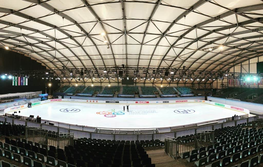 ミリアム・ツィーグラーのインスタグラム：「The main rink was tested and approved today! We can‘t wait to perform here next week in front of our home crowd 🎉 Thank you to @skateaustria @isufigureskating and all the volunteers who were working day and night to make this happen! ✨ #graz2020 #eurofigure」