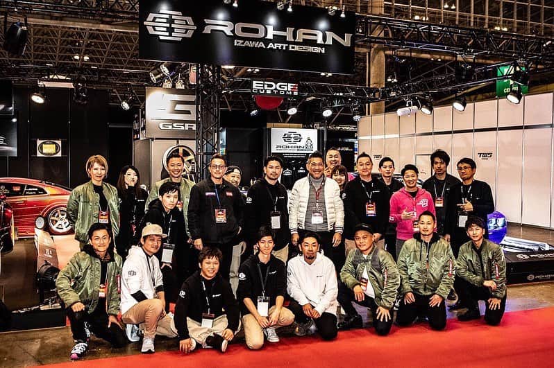 のインスタグラム：「メガキングドットコムの中本です🤗 東京オートサロンお疲れ様でした🙇‼️ 3日間ROHANブースでお世話になりました😁🎶 ROHAN井澤社長とLUXZ島澤社長がタッグを組んだ最高のステージは盛り上がりも出展車両も一際目立つ唯一無二の素晴らしいブースでした✨ 本当に良い刺激になりました^_^ 有難う御座いました🙇‼️ #東京オートサロン2020  #ROHANブース #izawaartdesign  #EDGECOSTOME #LUXZ #izawaartdesign  #megaking  #kig  #autoparts  #メガキング  #メガキングドットコム  #中古パーツ #中古パーツ買取り  #出張買取り #大阪 #箕面 #九州 #西日本 #パーツの王様 #メガゴリくん  #rohan_izawa_net #rohan」