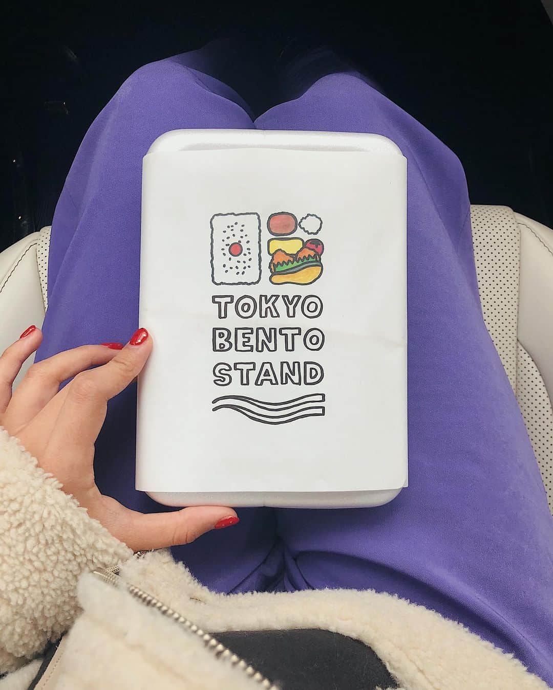 Julia Castroさんのインスタグラム写真 - (Julia CastroInstagram)「TOKYO BENTO STAND💜 皆んなお気に入りのご飯屋さんある？ 明日はすっごく楽しみにしてた事があるの！今からうきうき💜 . #tokyobentostand  #bentobox #bento #lunch #lunchbox  #daikanyama #fashion #ootd #outfitoftheday #outfit #purple #お弁当 #ランチ #昼ごはん #ドライブ #ファッション #写真 #紫 #お昼ご飯 #julistagram」1月18日 22時29分 - julia.c.0209