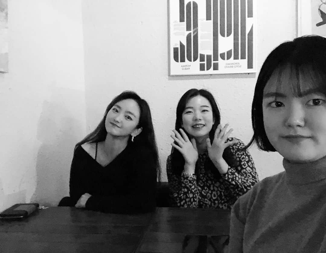 ウォン・ジナのインスタグラム：「❤️그래서 우리 몇 년째지? 계산도 안되네요❤️」
