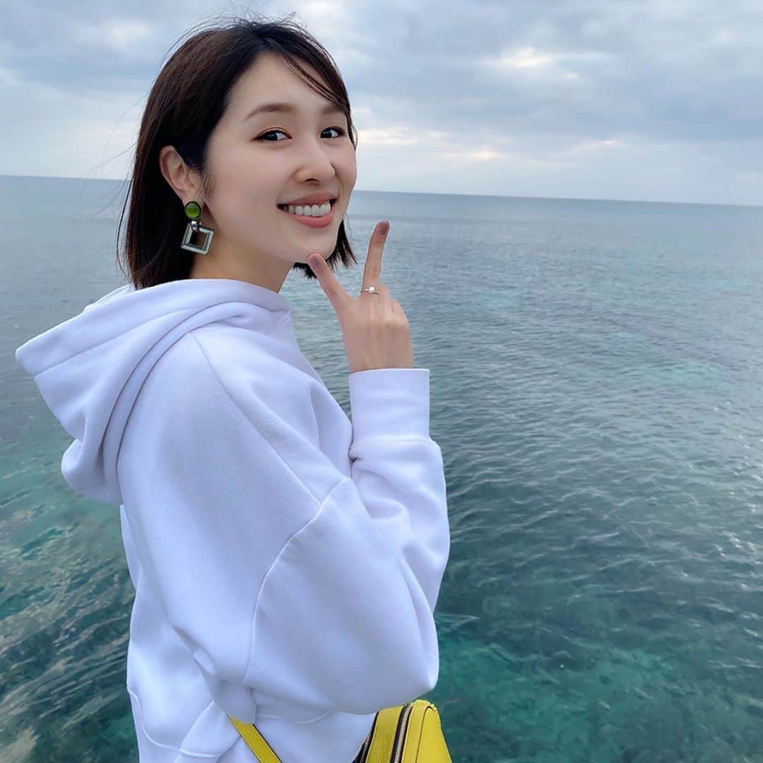 成田沙季のインスタグラム：「先週奄美に行ってきました💚 こんなに透き通った海を眺めるのは久しぶりで✨🐳 ４人での女子旅は騒がしくて笑いっぱなしでした🤣 今年はたくさんの美しい景色を目にしたいなー！  #奄美 #奄美大島 #海 #自然 #旅行」