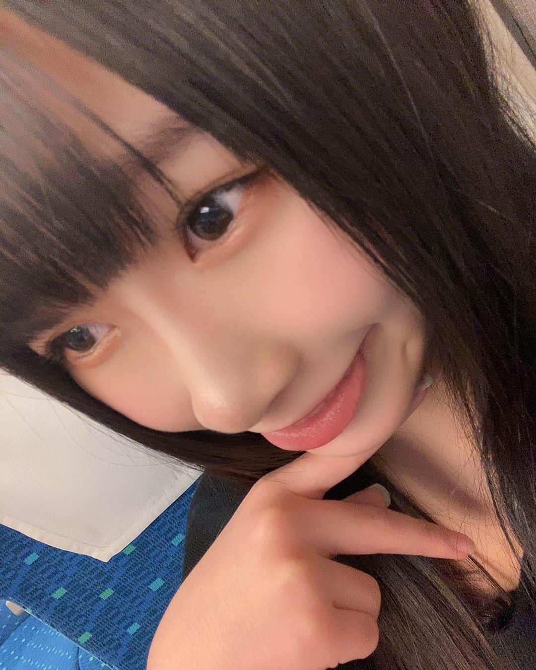 松本愛花のインスタグラム：「👅 えくぼ。おやすみ︎❤︎︎❤︎ すこーしだけランダムで適当にコメント返すよ〜☺️」
