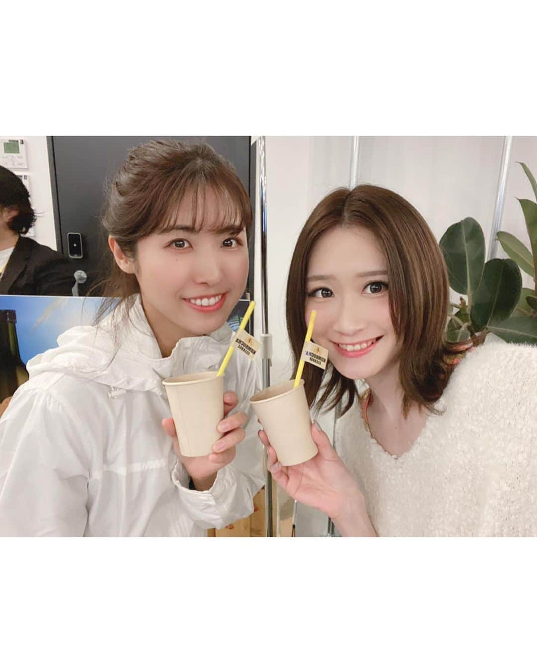 小谷津友里さんのインスタグラム写真 - (小谷津友里Instagram)「トレーニングday🏃﻿ ﻿ ロフトの#ロフトレ へ行ってきました😎🧡﻿ #sixpad を巻いてみた！﻿ ﻿ 腹筋へのアプローチがすごくて、﻿ ただ座ってただけなのに﻿ 運動後みたいに疲れてびっくり😂🧡 ﻿ ﻿ 脚のトレーニングができる#footfit も足をのせるだけ。﻿ 自宅で効率的にトレーニングできそうです👀👏﻿ ﻿ ﻿ ﻿ 講師の方の特別ステージでは﻿ うさぎの形の #かっさ を使って﻿ 二の腕、おしり、おなか、バストをほぐしたよ♪ ﻿ かわいい🐰見た目なのに、グイグイ押せるから凝っている部分がすっきり🧡﻿ ﻿ ﻿ 気になってた﻿  #コンブチャ もGET😎﻿ ﻿ ﻿ #ドクターエアー は乗って楽しくトレーニングできました😄﻿ ﻿ ﻿  #ジム帰り　にシューってできる#ドライシャンプー #knoll は﻿ 髪がサラサラになって驚いた😚﻿ ﻿ もともと愛用してる#weleda のオイルは運動後のマッサージにぴったり🥰﻿ ﻿ ﻿ ﻿ どれも楽しくトレーニングできるアイテムでした☺️🧡﻿ ﻿ 部活やプロ野球チアをやってた時は200回腹筋背筋やって走ってプランクして、、って追い込む﻿ 系だったけど（笑）💪﻿ 最近は﻿ 素敵なアイテムを使って﻿ のびのび、楽しく、リラックスしてトレーニングしてる感じ☺️💓﻿ 楽しくできるのがおすすめだよ〜🥰﻿ みんなもぜにロフトをチェックしてみてください☺️🧡﻿ ﻿ ﻿ ﻿ @loft_official  #ロフト展示会 #pr﻿ #トレーニング #美容 #健康オタク #美容オタク #ダイエット #ダイエット方法 #ダイエット女子 #美容好きな人と繋がりたい #ems #トレーニングウェア #トレーニング動画 #training #fitness #スポーツ女子 ﻿ #シャンプー #マッサージ #腹筋女子 #腹筋」1月18日 22時41分 - yurikoyatsu