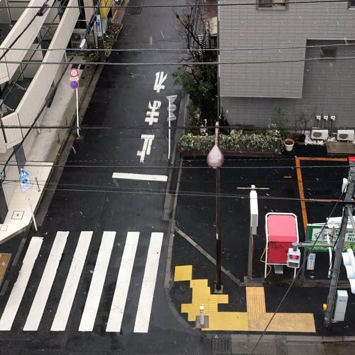 AURÉLIEのインスタグラム：「✨First snow of the year in Tokyo ❄️✨ ✨✨✨ Wishing all of you a great year 2020 ❗️ Bonne année 2020 à tous‼️ 2020年は幸多き一年になりますように‼️」