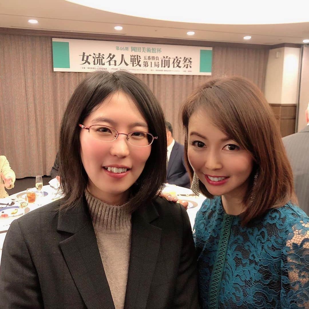 宮崎宣子さんのインスタグラム写真 - (宮崎宣子Instagram)「第46期岡田美術館杯女流名人戦五番勝負第一局前夜祭の司会を3年連続で担当させて頂きました。  里見香奈女流名人と、 谷口由紀女流三段との勝負。  史上初となる11期連続の女流名人獲得に臨む香奈ちゃん。  去年連絡くれて東京で会えそうだったのに、タイミング悪くて会えなかった私🥺  久しぶりに会場で会えたので、本当に嬉しかったです😆🙏 明日の対局楽しみにしています！  大雪の箱根町…雪☃️❄️が降るのはいい知らせだそうです🥰  #岡田美術館杯女流名人戦  #岡田美術館 #岡田美術館杯 #報知新聞社 #ユニバーサルエンターテインメント  #日本将棋連盟 #女流名人戦第一局 #前夜祭 #司会のお仕事 #3年連続 #箱根は大雪」1月18日 23時18分 - miyazaki_nobuko