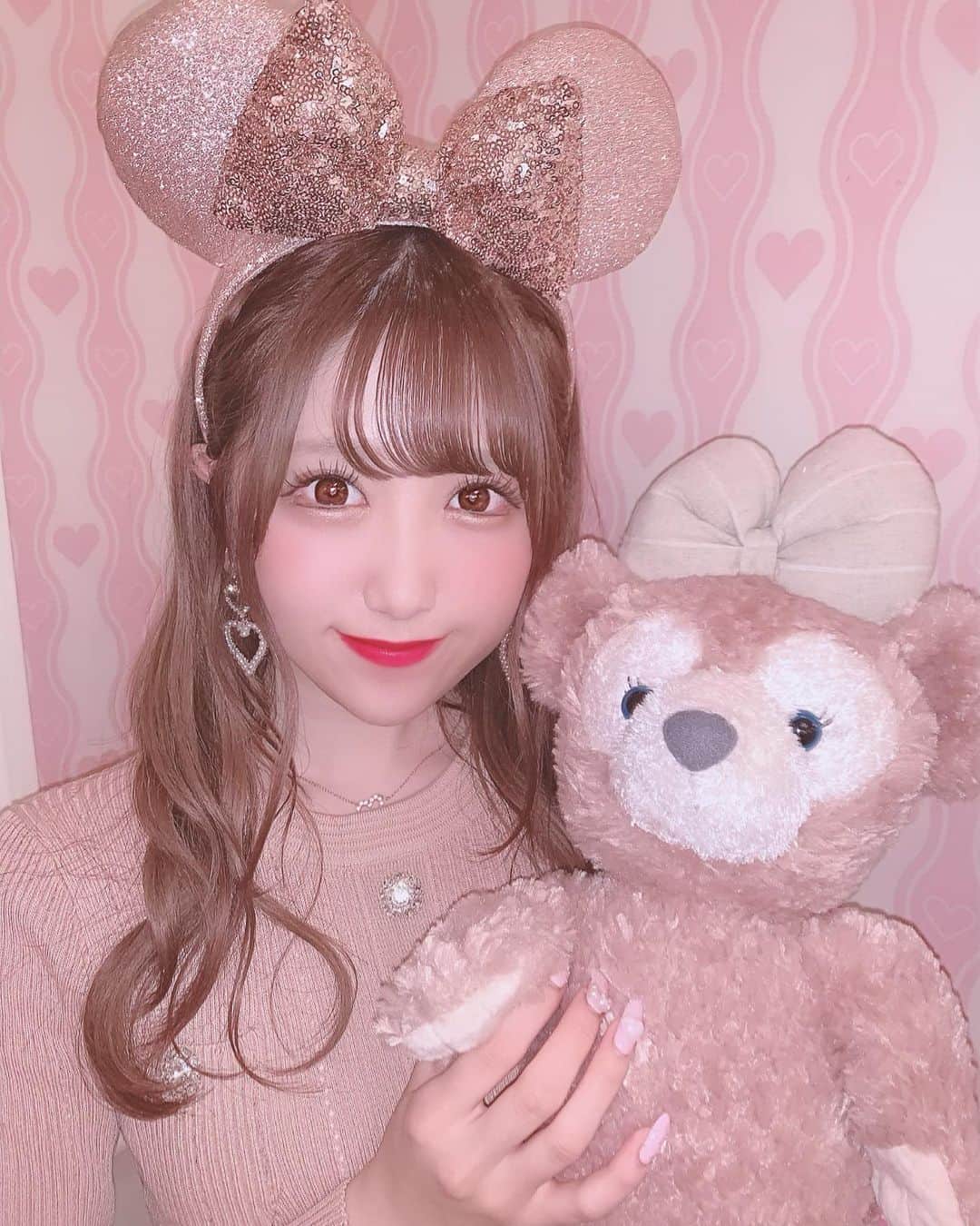 田口未彩さんのインスタグラム写真 - (田口未彩Instagram)「🎀 . . ピンクとリボンとシェリーメイちゃんとキラキラとハート😢😢😢 だいすきなものばっか、😢😢💕💕 . . . #上海ディズニー　#上海ディズニーランド　#上海　#上海旅行　#上海観光　#ディズニーランド　#ディズニー  #disneyland #disney #ディズニーカチューシャ　#量産型女子　#量産型コーデ　#ツインテール　#シェリーメイ　#ダッフィー」1月18日 23時19分 - miiro_taguchi