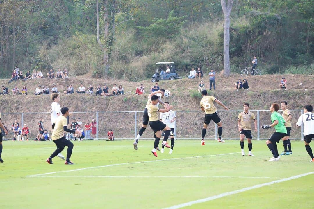 ジェイ・ボスロイドさんのインスタグラム写真 - (ジェイ・ボスロイドInstagram)「Today was our first pre season game, we got to a winning start and I am happy to score 2 goals in the process. 👍🏽 Every game you play friendly or competitive you have to have a winning mentality and that’s  how you become a successful team. Day by day be the best you possible! #consadole#team#together#win#belief#determination#striveforgreatness#blessed#hardwork#dedication#soccer#football#training#japan#jleague#adidas#adidastokyo」1月18日 23時23分 - jaybothroyd