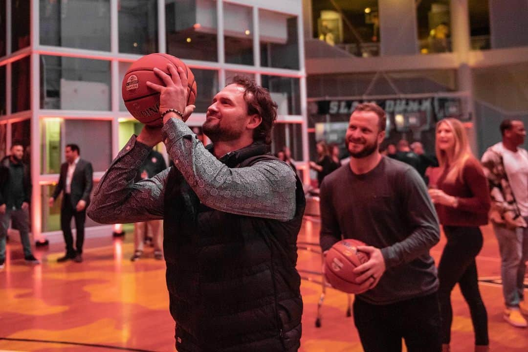 ボストン・レッドソックスさんのインスタグラム写真 - (ボストン・レッドソックスInstagram)「H🏀🏀PS」1月18日 23時29分 - redsox