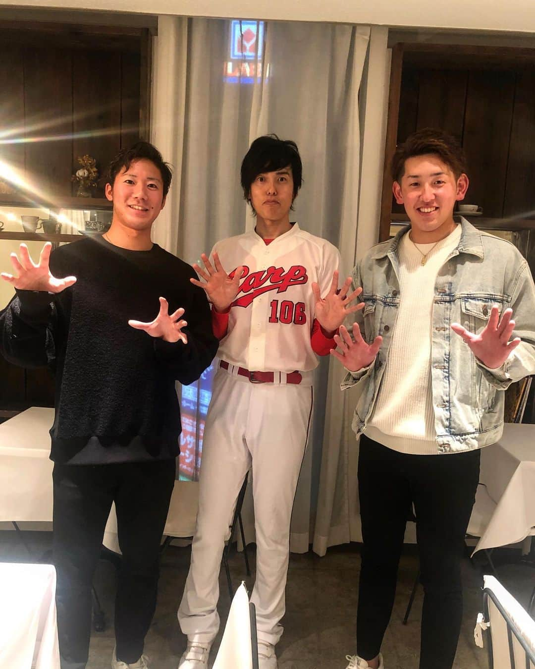 遠藤淳志のインスタグラム：「新年初！イベントに出演させていただきました！  会場にお越しくださった皆さんありがとうございました😊  #尾関高文さん #山口翔」