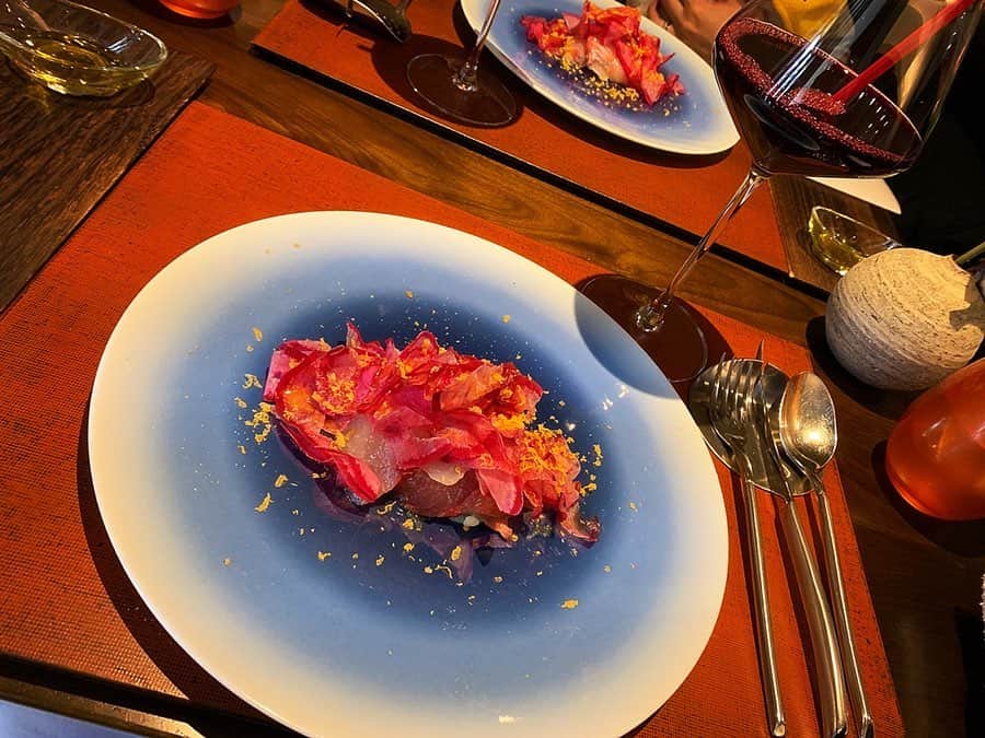 佐井祐里奈さんのインスタグラム写真 - (佐井祐里奈Instagram)「#lilla . . . 🍴ランチコース🍴 . .  天然ブリ インサラータ リゾ 赤イカ 原木しいたけ タリオリーニ ハッピーポーク ロースト（or 🐟） いちごのティラミス ＋320yen コーヒー ＋ぶどうジュース🍷 . . . . 久しぶりのコースランチ😋❤️ママ友と🥰 📞で、ベビーカーOKいただいたそうなので、お邪魔したのですが…そろそろ👶が大人しくしていられない時期に突入したみたいで…😭💕 お店選びも考えなきゃなぁ🙇‍♀️ 味はとても美味しかった🤤💕特に原木しいたけと赤イカ…好きでした🦑 . . . . . #lilla #名古屋ランチ #yunnaログ #ママだけランチなら良いかも #ご馳走様でした🙏 #ボッテゴン夫と息子と行くの目標 #でも厳しいかも #成長恐るべし #👶」1月18日 23時32分 - yunna_s31