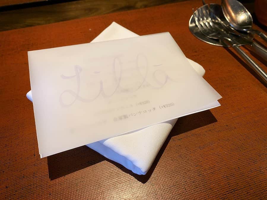 佐井祐里奈さんのインスタグラム写真 - (佐井祐里奈Instagram)「#lilla . . . 🍴ランチコース🍴 . .  天然ブリ インサラータ リゾ 赤イカ 原木しいたけ タリオリーニ ハッピーポーク ロースト（or 🐟） いちごのティラミス ＋320yen コーヒー ＋ぶどうジュース🍷 . . . . 久しぶりのコースランチ😋❤️ママ友と🥰 📞で、ベビーカーOKいただいたそうなので、お邪魔したのですが…そろそろ👶が大人しくしていられない時期に突入したみたいで…😭💕 お店選びも考えなきゃなぁ🙇‍♀️ 味はとても美味しかった🤤💕特に原木しいたけと赤イカ…好きでした🦑 . . . . . #lilla #名古屋ランチ #yunnaログ #ママだけランチなら良いかも #ご馳走様でした🙏 #ボッテゴン夫と息子と行くの目標 #でも厳しいかも #成長恐るべし #👶」1月18日 23時32分 - yunna_s31