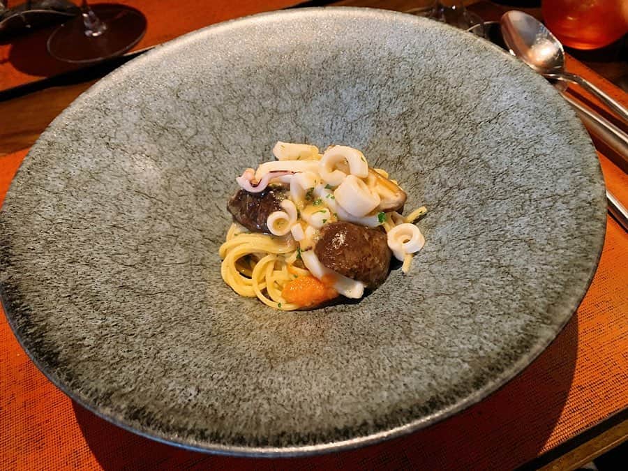 佐井祐里奈さんのインスタグラム写真 - (佐井祐里奈Instagram)「#lilla . . . 🍴ランチコース🍴 . .  天然ブリ インサラータ リゾ 赤イカ 原木しいたけ タリオリーニ ハッピーポーク ロースト（or 🐟） いちごのティラミス ＋320yen コーヒー ＋ぶどうジュース🍷 . . . . 久しぶりのコースランチ😋❤️ママ友と🥰 📞で、ベビーカーOKいただいたそうなので、お邪魔したのですが…そろそろ👶が大人しくしていられない時期に突入したみたいで…😭💕 お店選びも考えなきゃなぁ🙇‍♀️ 味はとても美味しかった🤤💕特に原木しいたけと赤イカ…好きでした🦑 . . . . . #lilla #名古屋ランチ #yunnaログ #ママだけランチなら良いかも #ご馳走様でした🙏 #ボッテゴン夫と息子と行くの目標 #でも厳しいかも #成長恐るべし #👶」1月18日 23時32分 - yunna_s31