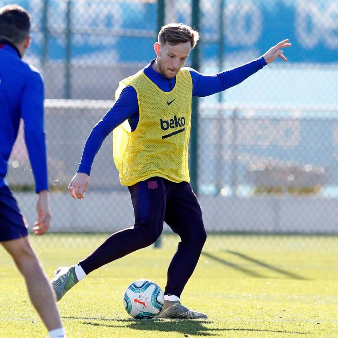 イヴァン・ラキティッチのインスタグラム：「Ganas de fútbol, ganas de @laliga ⚽️💪 #vamos」