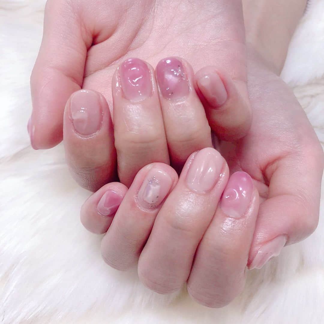 根岸愛のインスタグラム：「💅✨ newネイル💅 ぷくぷくネイル😙💕 Lapis新宿店さんで担当はmanamiさん(@lapis_manami )です✨ #nail #lapisnail #lapis #pinknails #pink #ネイル #ニュアンスネイル」