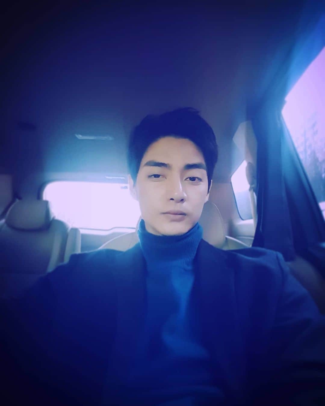 キム・ジュンのインスタグラム：「🤳」
