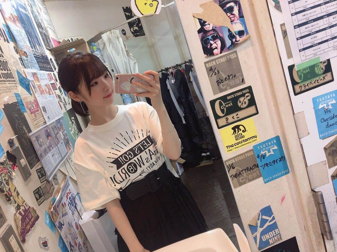 のインスタグラム：「今日はamiinAさんのTシャツを着てライブしました✌️」