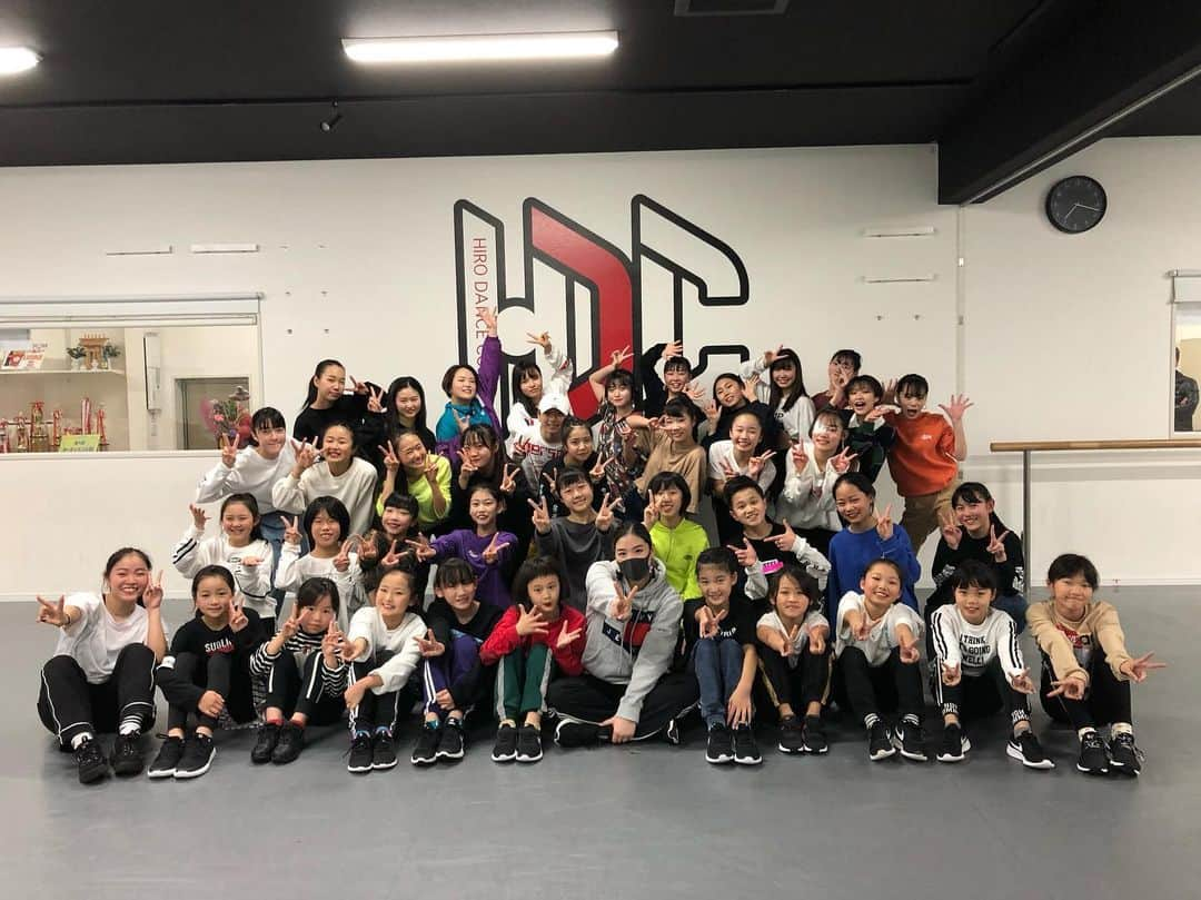 Miki Hirookaのインスタグラム：「2020.1.18 MIKI workshopお疲れ様でした❗️ もうめっちゃ楽しかったー！！！！！ 久々にws出来て嬉しすぎたー！！！！！笑笑  来月のWSももう日付決まったよ🔥 近々告知します❗️ みんな最高の笑顔とダンスをありがとう♡  これからもよろしくね❗️😚 そして、アシスタントしてくれた @urara111 ❗️ いつも助けてくれてありがとう✨ いっぱい踊らせてごめんね🙏笑笑 誰よりも汗だくになってくれてありがとう🤣笑  2月もよろしく〜♡ #hirodancecompany  #ヒロダンスカンパニー #mikiws #みんなありがとう」