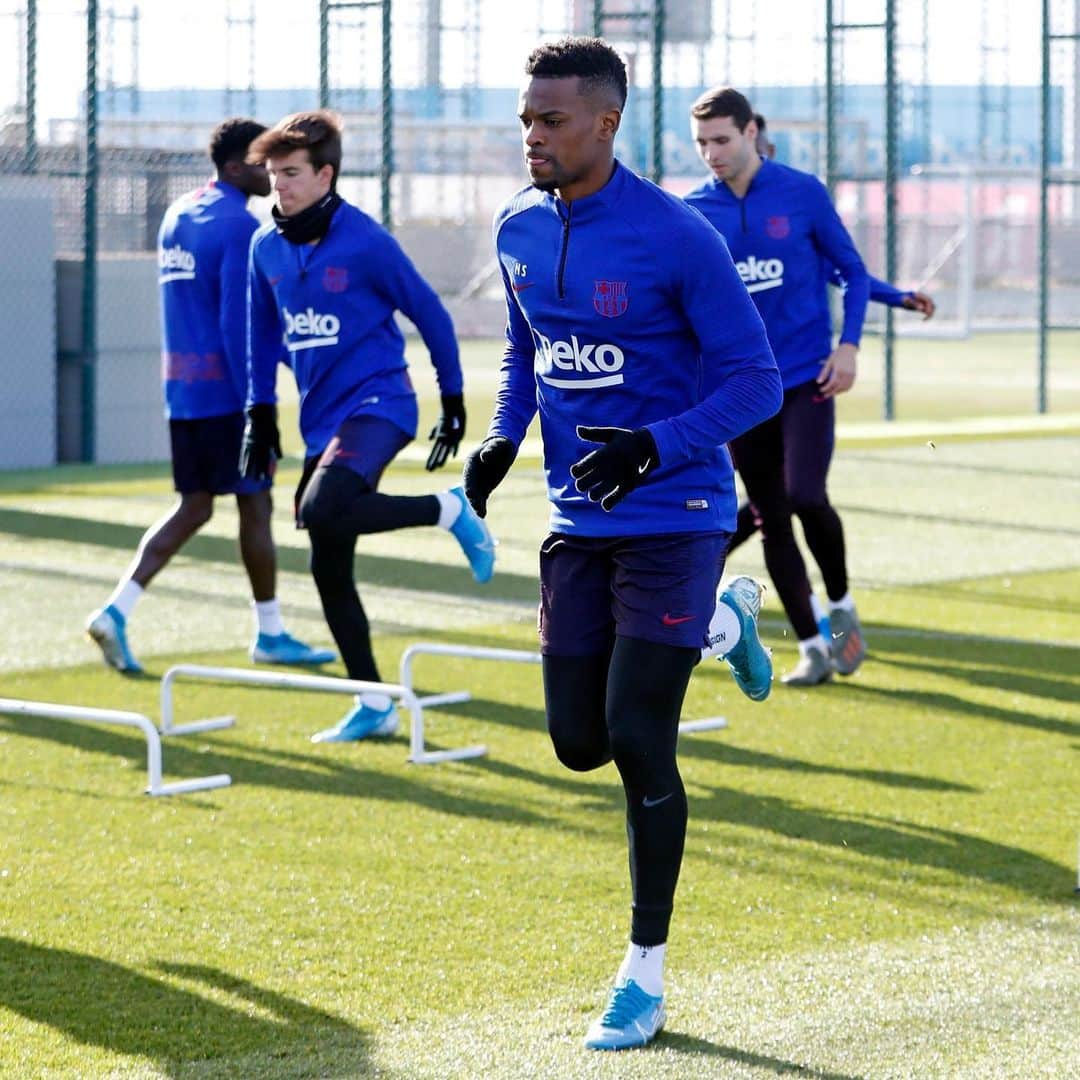 ネルソン・セメドさんのインスタグラム写真 - (ネルソン・セメドInstagram)「Listos para mañana 💪🏾⚽️」1月19日 0時14分 - nelsonsemedo50