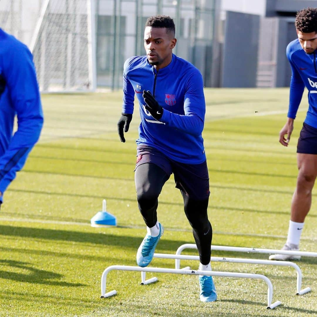 ネルソン・セメドさんのインスタグラム写真 - (ネルソン・セメドInstagram)「Listos para mañana 💪🏾⚽️」1月19日 0時14分 - nelsonsemedo50