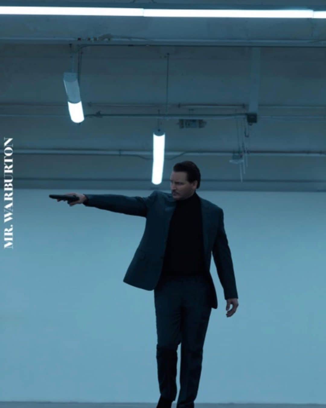 ピーター・ファシネリのインスタグラム：「Im walkin’ here! @mrwarburtonmagazine」