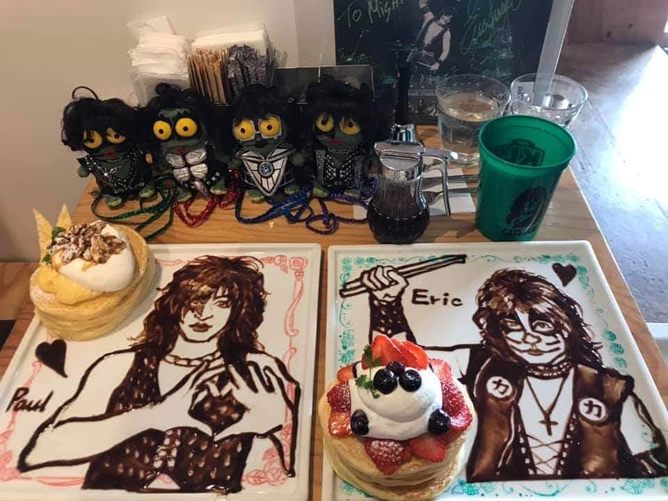 KISSさんのインスタグラム写真 - (KISSInstagram)「Dessert with a #KISS! Thanks to Misato Kirita for sharing this amazing art dessert with us from Cica Cafe in Osaka, Japan! @PaulStanleyLive & #EricSinger were drawn with chocolate.」1月19日 10時23分 - kissonline