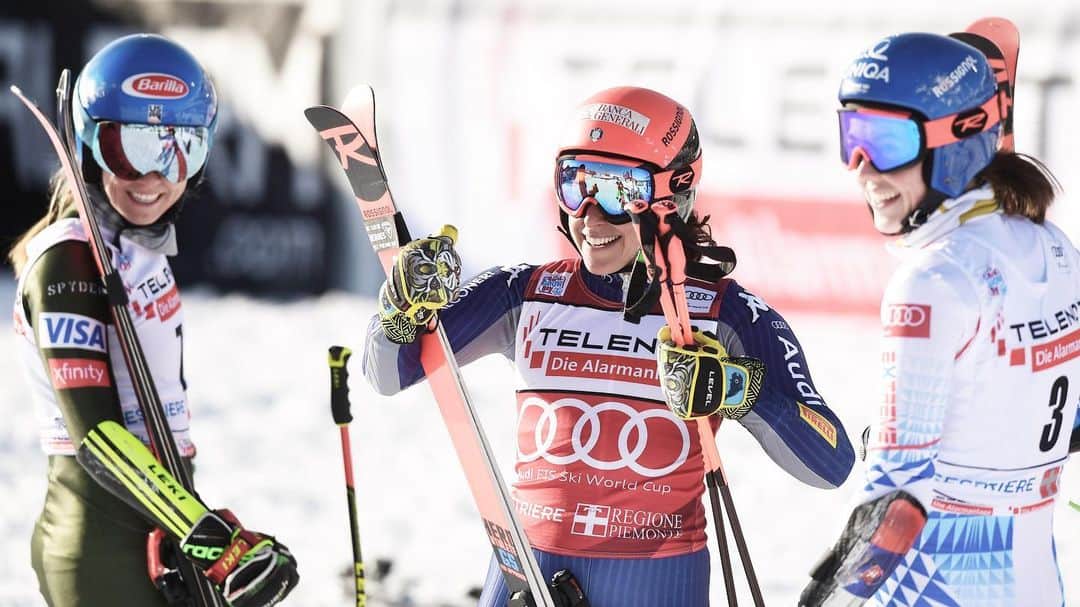 ミカエラ・シフリンのインスタグラム：「When you fit three girls into one-hundredth...alright alright alright😅😁😬. Congrats @federicabrignone and @petravlhova13 !! Parallel GS tomorrow... so that should be fun!🤗 #weareskiing」