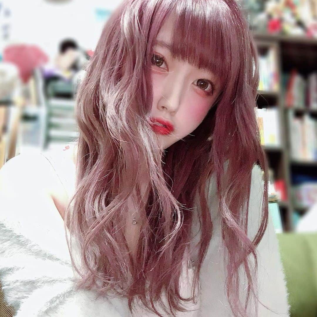 エボリューション大沢さんのインスタグラム写真 - (エボリューション大沢Instagram)「今回も @69hf_tokyo  にて @osz_r6262  さんに髪可愛くしてもらった🐰💭💓 アッシュぽい紫ぽいピンクぽい可愛い色(´；ω；｀)プリン消えたし髪可愛いしサラサラだし毛量減って楽だし幸せ(´；ω；｀)」1月19日 2時37分 - ev0_0osawa