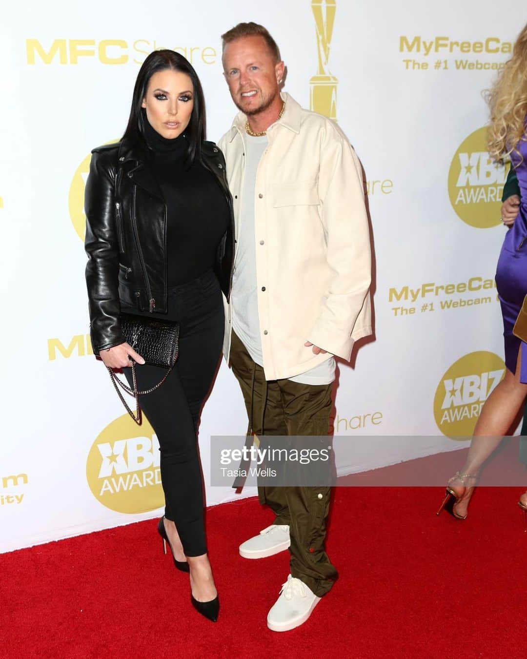 Jules Jordanのインスタグラム：「Xbiz awards red carpet with @theangelawhite she won “Performer Of The Year”! This year we collaborated on “Angela White: Dark Side” she is 🔥🔥🔥」