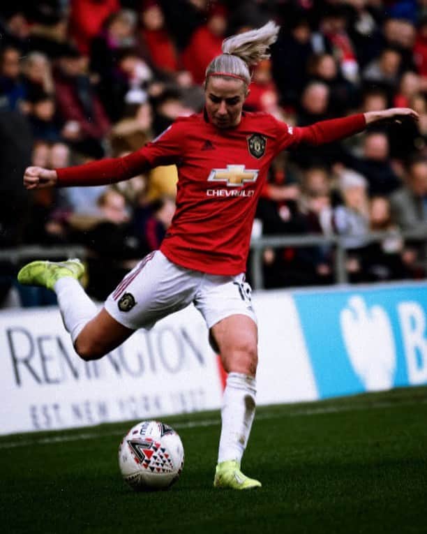 ジャッキー・グローネンのインスタグラム：「Tomorrow @manutdwomen ♥️」