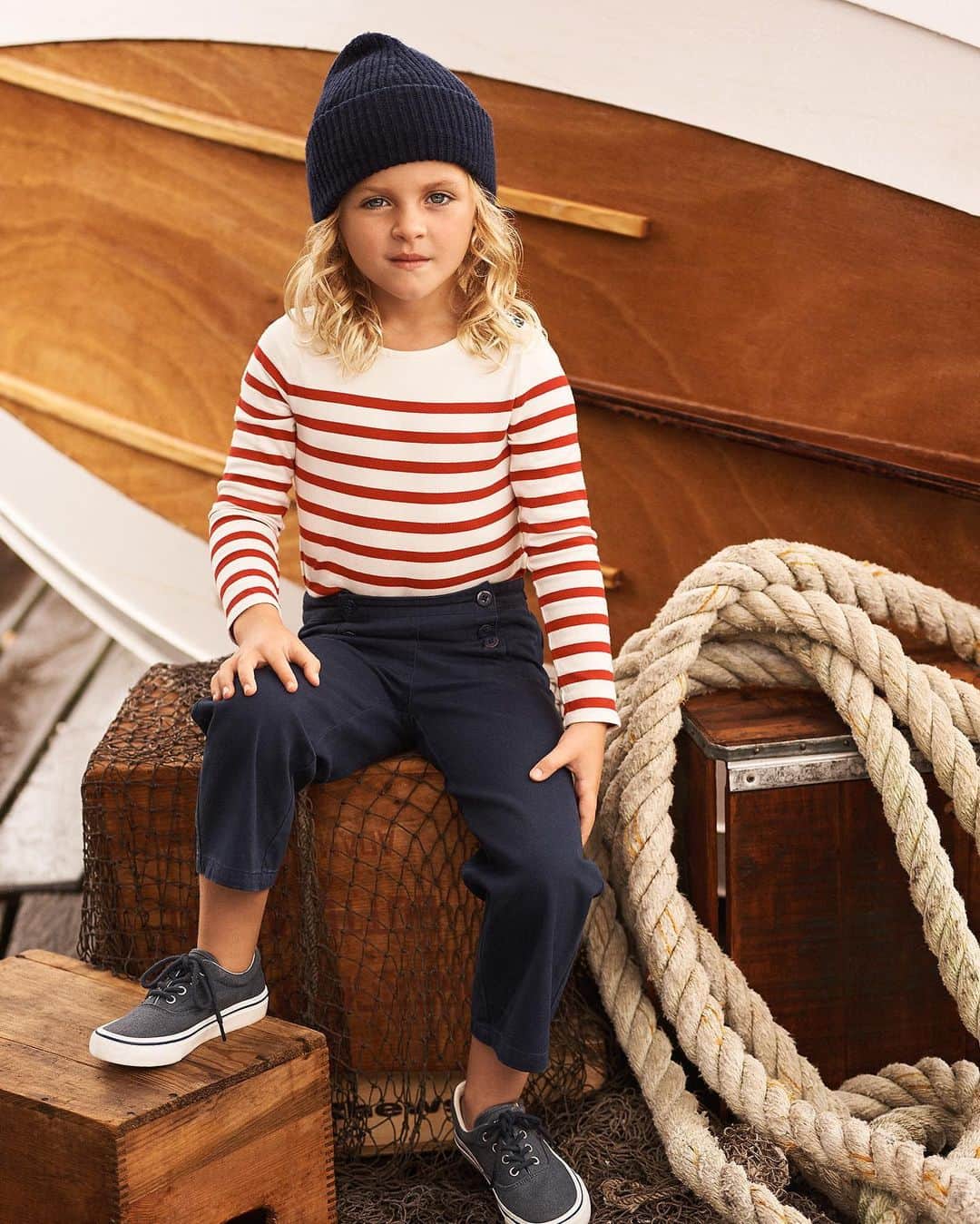 Polo Ralph Laurenさんのインスタグラム写真 - (Polo Ralph LaurenInstagram)「Smooth sailing.  Nautical-inspired stripes, knit caps and fisherman sweaters are now made miniature.  Explore more kids' nautical styles via link in bio.  #PoloRalphLauren #RLKids」1月19日 3時12分 - poloralphlauren