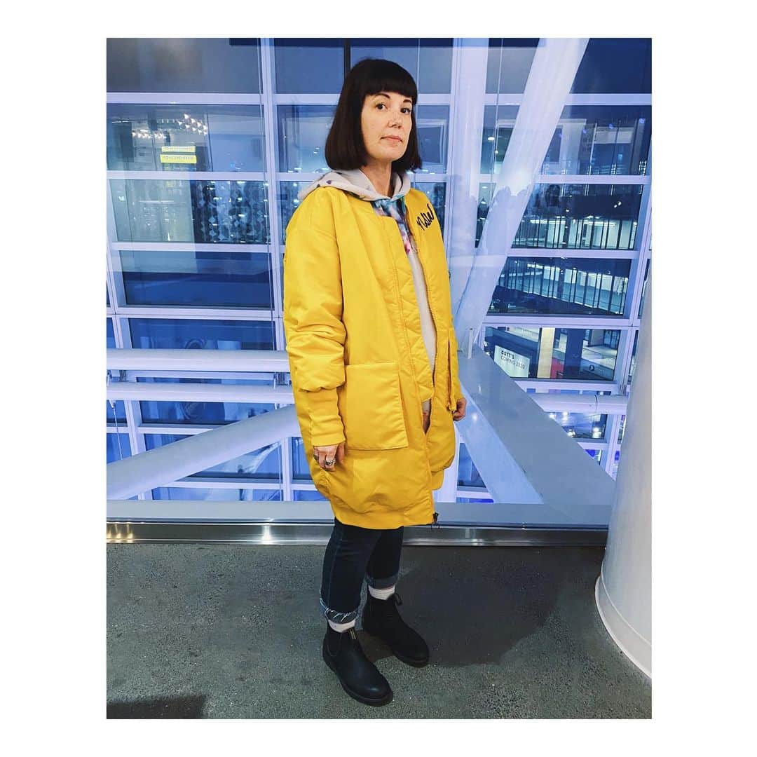 Melissa Santiagoのインスタグラム：「The Warriors *almost* won. 🏆 📷: @bulius  #nikesportswear #blundstone」