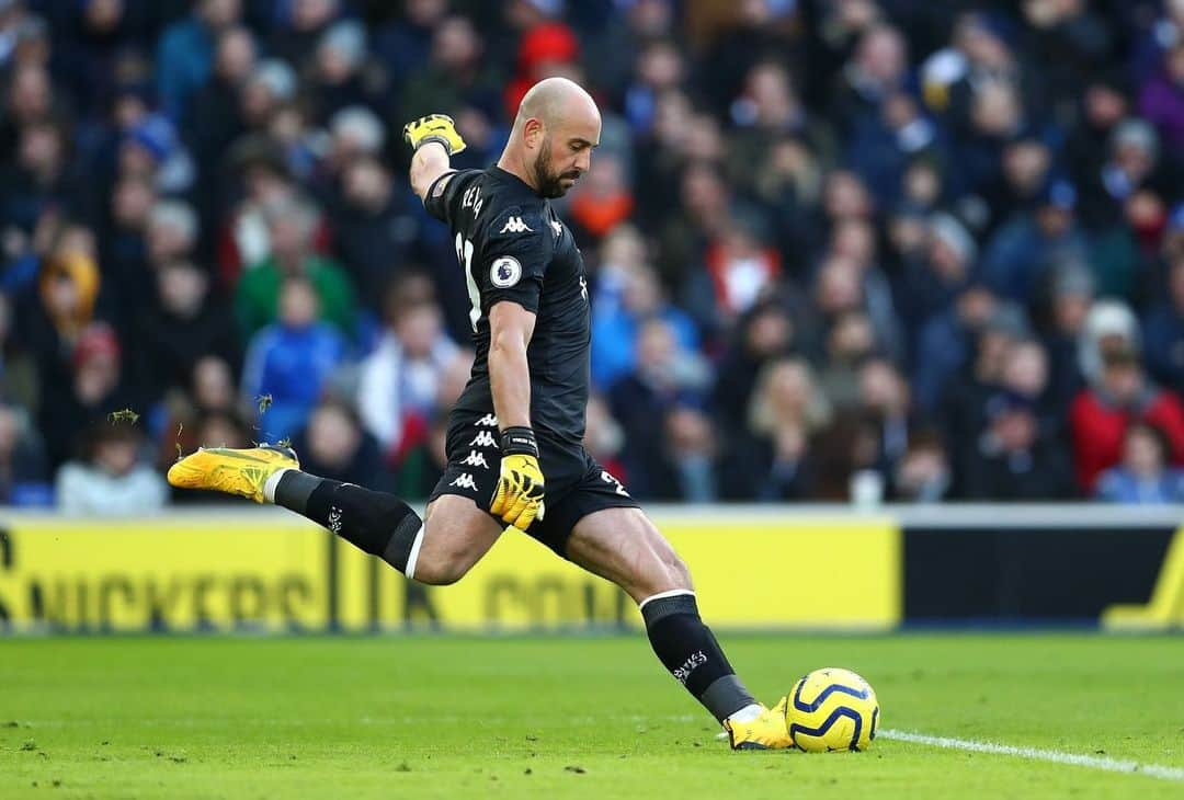 ホセ・マヌエル・レイナさんのインスタグラム写真 - (ホセ・マヌエル・レイナInstagram)「Happy with the first game back in the @premierleague after some years! ⚽️ We’ll take this point to build up from there 👊🏼 Thanks to many traveling supporters 💜 Up the @avfcofficial! 🦁 #AVFC #UTV」1月19日 3時37分 - preinaofficial