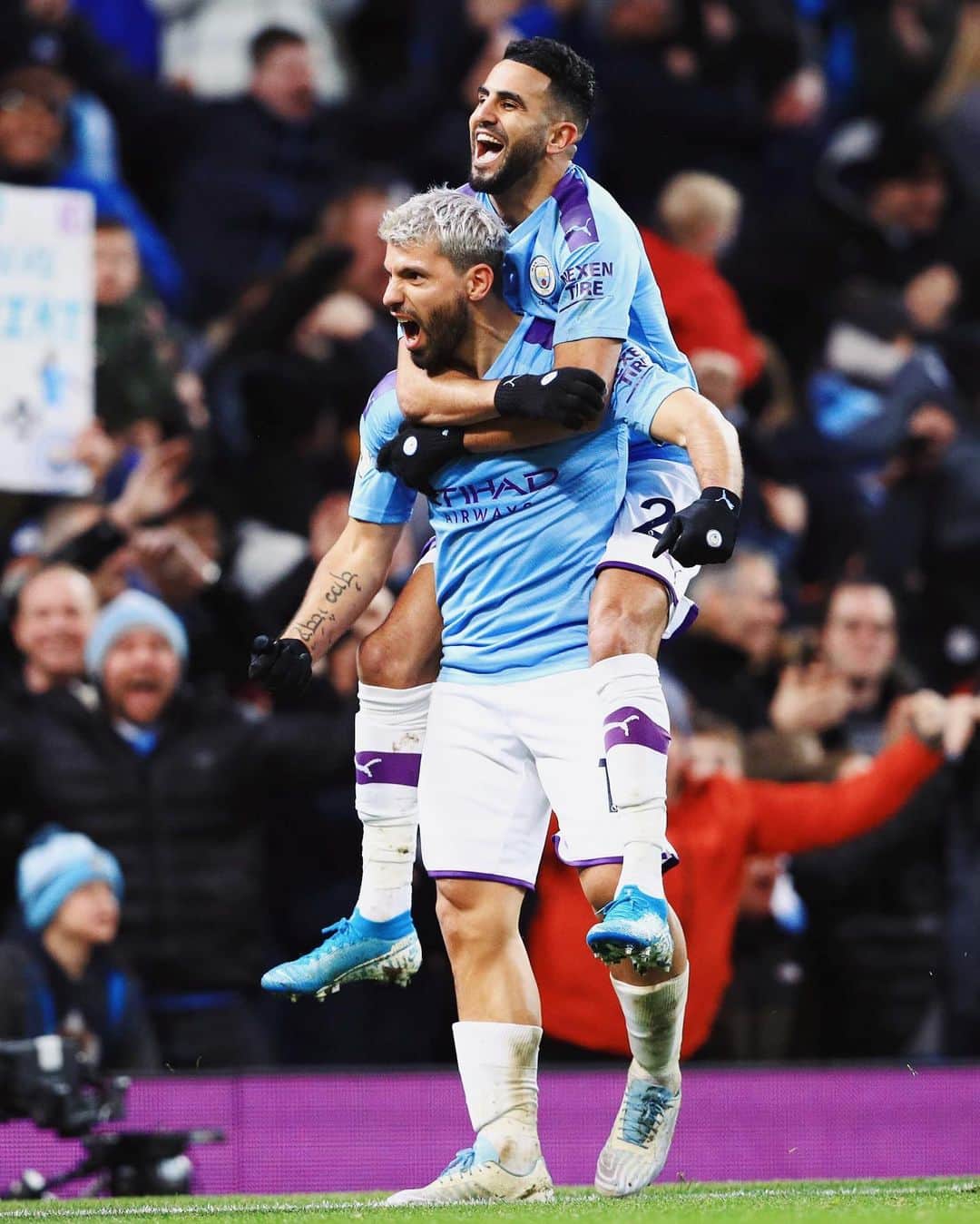 リヤド・マフレズのインスタグラム：「Frustrating result but great spirit today.. ✊🏼 Congratulations @kunaguero for the 250 ⚽️🔥」