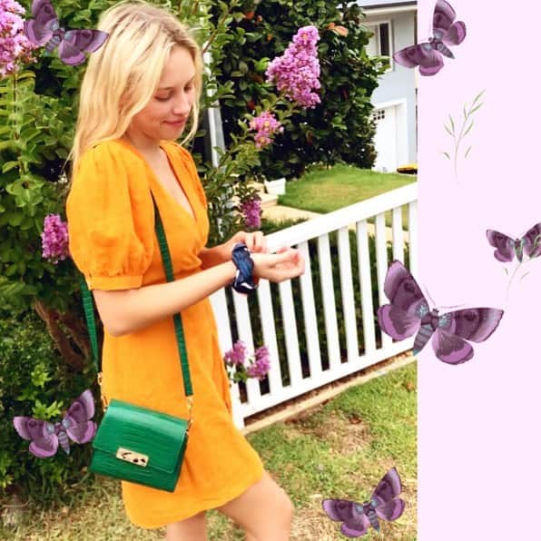 グレイシー・ドジーニーのインスタグラム：「🦋」