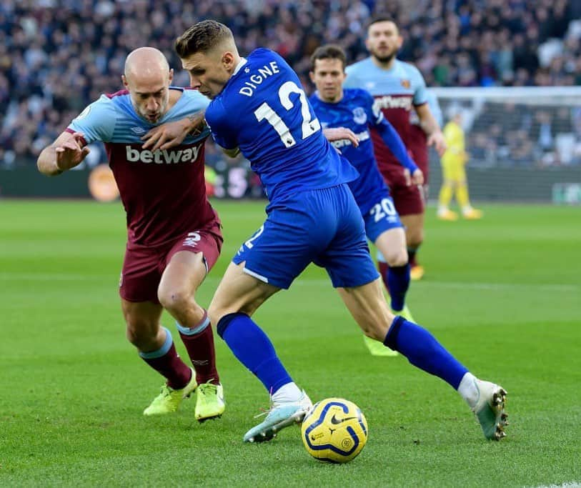 リュカ・ディニュさんのインスタグラム写真 - (リュカ・ディニュInstagram)「Not the best result today but keep fighting for Tuesday 💪🏼💙 thanks for the support 😊 #coyb #toffees #fight」1月19日 3時59分 - lucasdigne