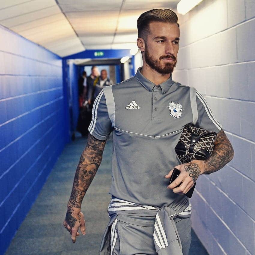 ジョー・ベネットのインスタグラム：「⚽️🔵 @cardiffcityfc」