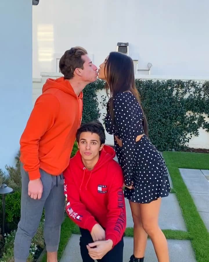 Brent Riveraのインスタグラム：「When you want your friends to date really bad😍👩‍❤️‍👨 @maddylove23 @masonfulp」