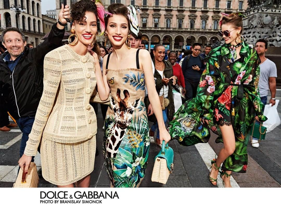 ドルチェ&ガッバーナさんのインスタグラム写真 - (ドルチェ&ガッバーナInstagram)「Shot in the vibrant background of Milan’s streets, the Women’s Spring Summer 2020 Advertising Campaign features a joyful and contemporary atmosphere made with bright and brilliant colours. Shot in Milan by Branislav Simoncik, they contrast with Salvo Alibrio's campaign photos, shot in Sicily. Discover the campaign and its contrasts at the link in bio. #DolceGabbana #DGCampaign #DGSS20 #DGWomen」1月19日 5時01分 - dolcegabbana