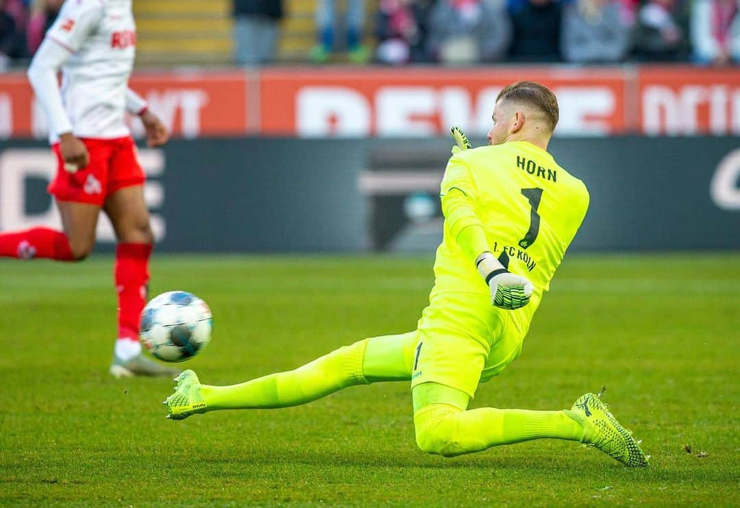 ティモ・ホルンさんのインスタグラム写真 - (ティモ・ホルンInstagram)「Mein 💯 Sieg im #effzeh Trikot 🙌 Danke für eure Unterstützung und die 🔝 Stimmung! 👍」1月19日 5時14分 - timohorn_1