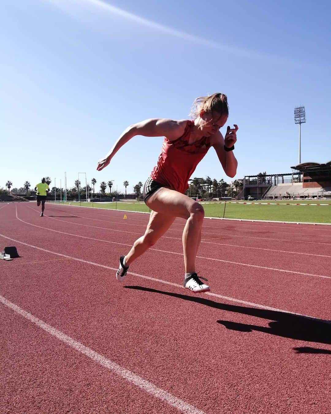 Jessica-Bianca WESSOLLYのインスタグラム：「Das erste Trainingslager des Jahres ist geschafft! ✔ Die Vorfreude auf die ersten Hallenwettkämpfe steigt 🙊  #adidas #heretocreate #AdiJess #tenerife #trainingscamp #indoorseason」