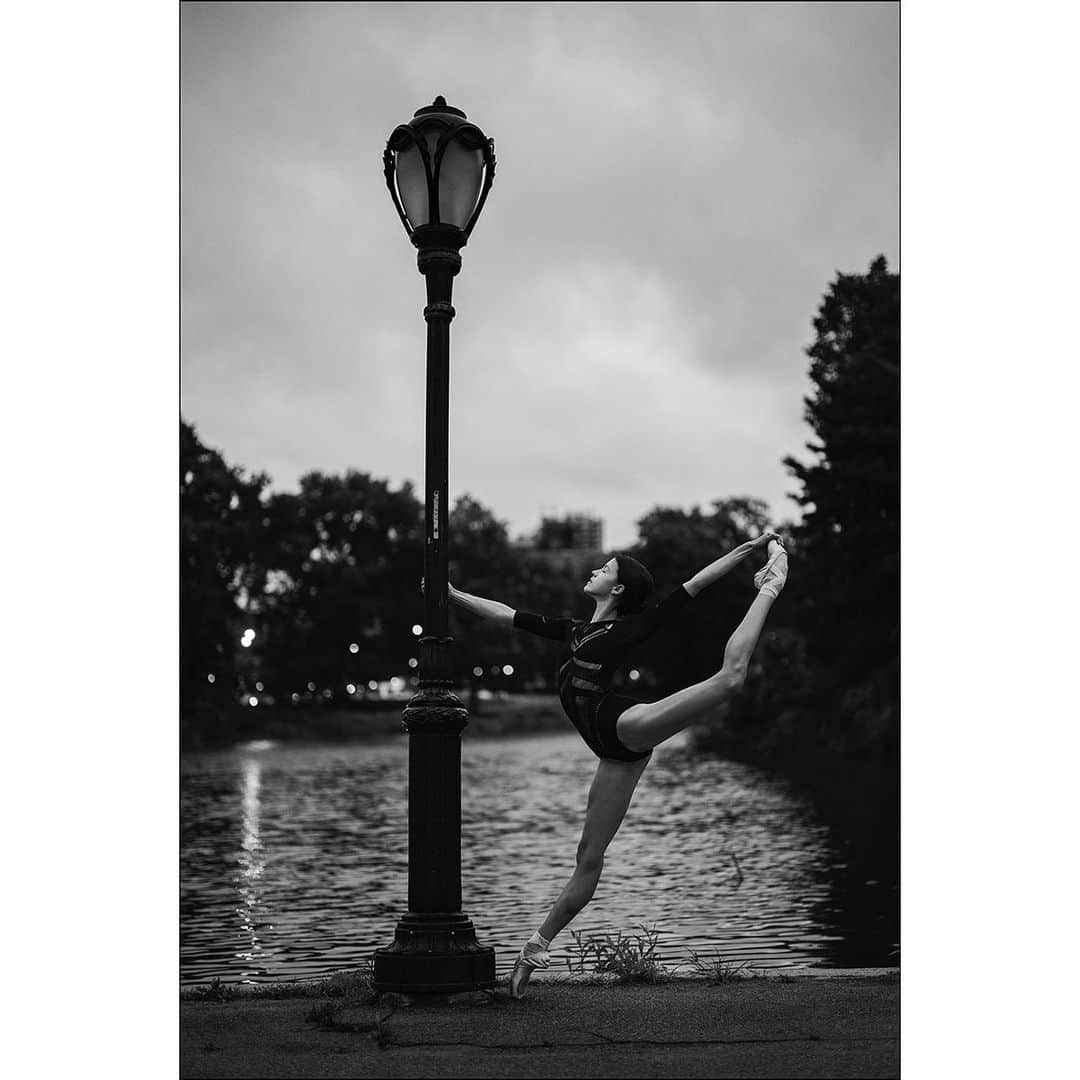 ballerina projectさんのインスタグラム写真 - (ballerina projectInstagram)「Remy Young in Central Park. #ballerina - @remyyounggg #harlemmeer #centralpark #ballerinaproject #ballerinaproject_ #ballet #dance #pointe #remyyoung  The Ballerina Project book is now available. Go to @ballerinaprojectbook for info. #ballerinaprojectbook  Purchase one of the last remaining limited edition prints. Link is located in our Instagram profile.」1月19日 6時03分 - ballerinaproject_