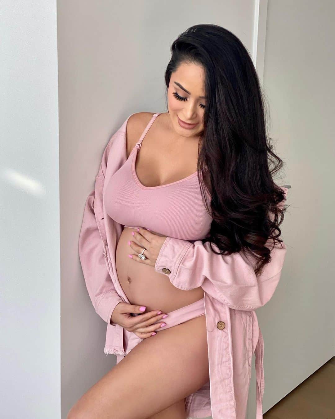 laurag_143のインスタグラム：「OMG Becky look at her bump 🤰🏻」