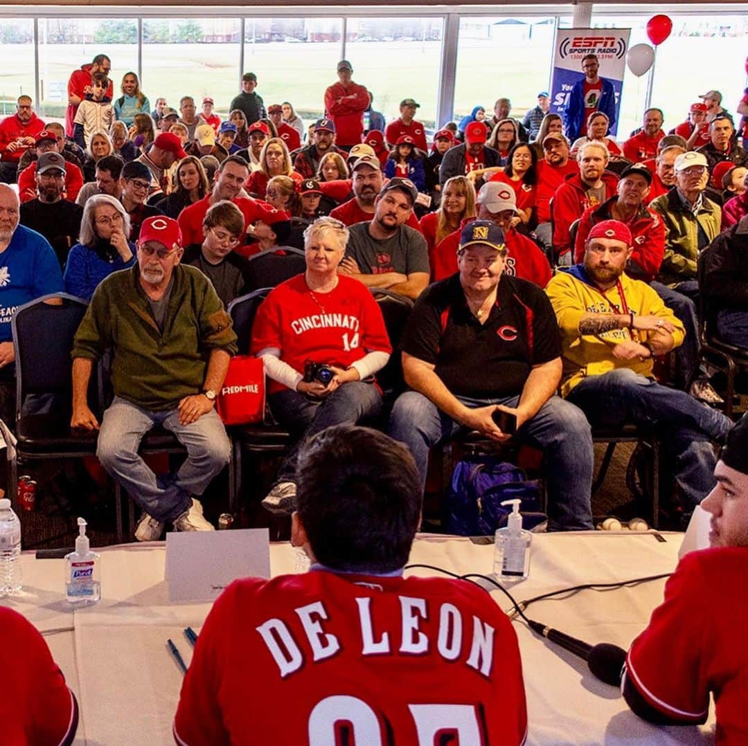 ホセ・デレオンさんのインスタグラム写真 - (ホセ・デレオンInstagram)「Reds Caravan 2020 in the book! Next stop: Goodyear, AZ! #OnAMission」1月19日 6時29分 - jdl__87